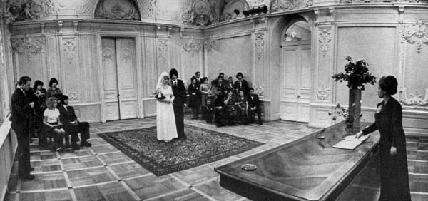 В Ленинградском дворце бракосочетания. Фотография 1979 г.