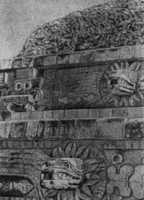 Символы Кетцалькоатля и Тлалока на стене древнего храма в Теотиуакане
