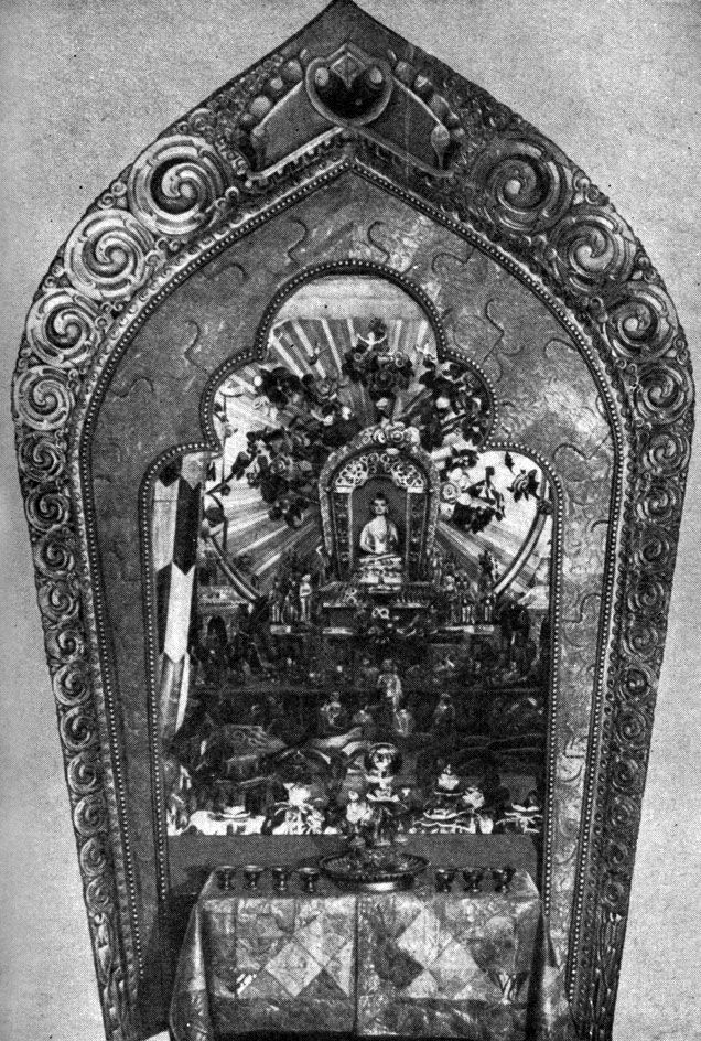 Объемное изображение рая Амитабы. Макет из дерева, папье-маше, бронзы и стекла. Экспонат Музея истории религии и атеизма