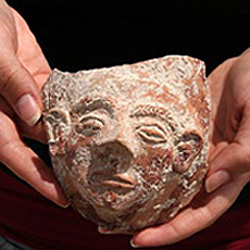 Маска, найденная в израильской пещере. Источник MEMBRANA