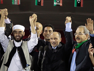 Мустафа Абдель (в центре). Фото: Reuters