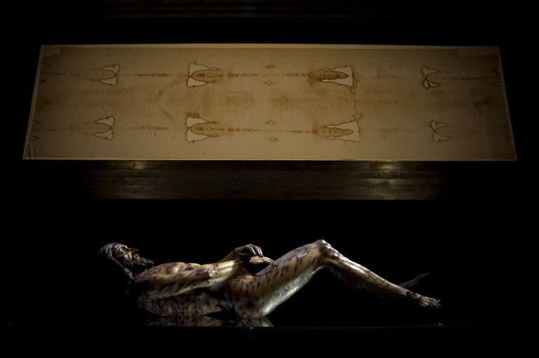 В испанском соборе показали модель тела Христа, сделанную на основе Туринской плащаницы