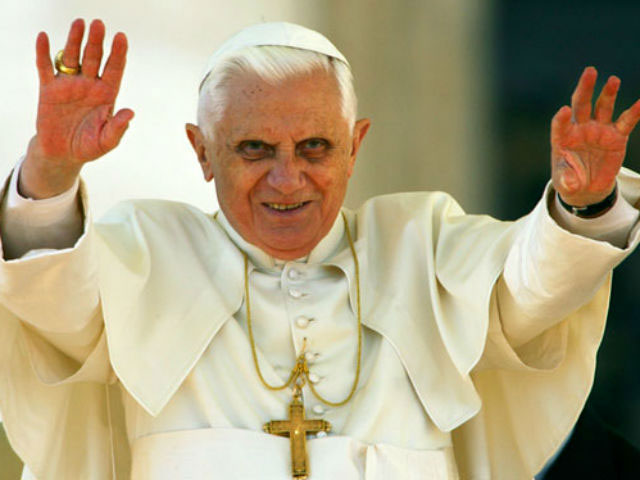 Бенедикт XVI оставил папский престол