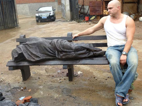 Статуя 'бездомного Иисуса' обрела пристанище