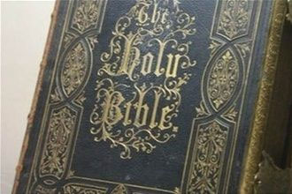 Немец вернул украденную 40 лет назад Библию