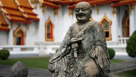 Россиянин, разбивший статую монаха, заплатил тайскому храму 10 тысяч долларов