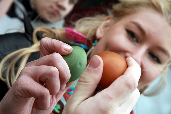 Христование - битва яйцами на Пасху. Фото с сайта: kolotiv.livejournal.com