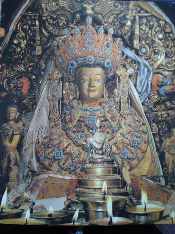 Статуя Будды Шакьямуни