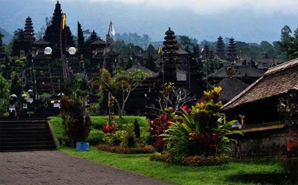 Пура Бесаких, Бали, Индонезия