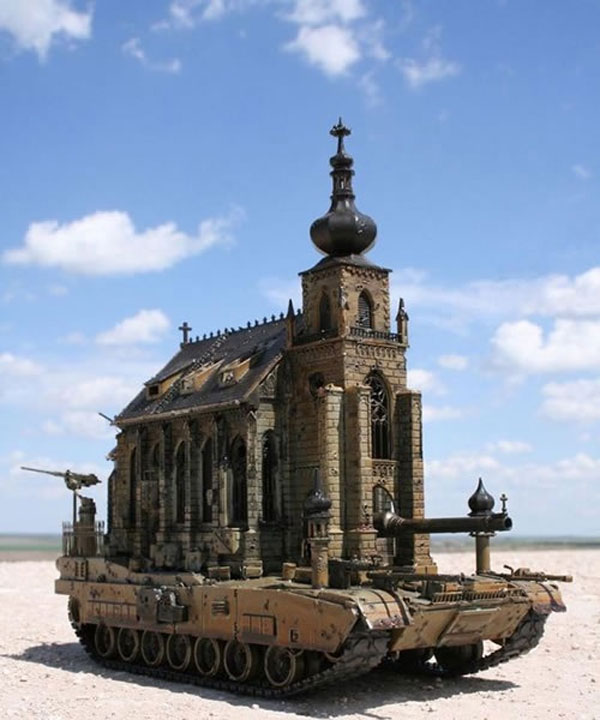 Скульптура Church Tank Type 5 от Chris Kuksi