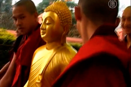 Буддисты в Индии маршировали за мир во всем мире