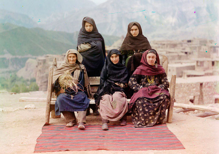Дагестанские женщины в традиционной одежде