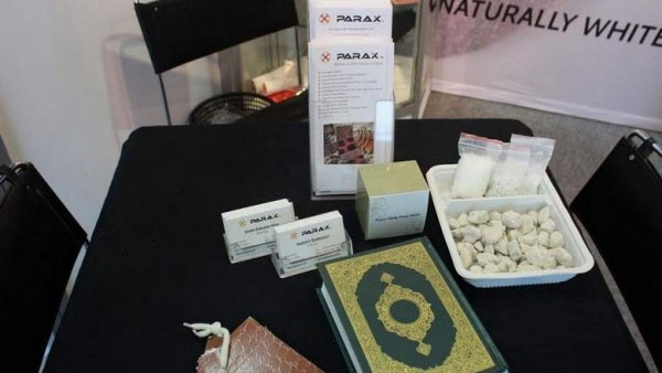 Коран, сделанный из каменной бумаги, на выставке в Дубае