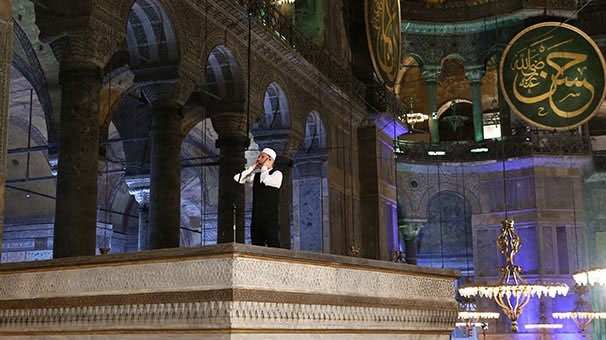 В турецкой мечети Айя София впервые за 85 лет прозвучал утренний азан