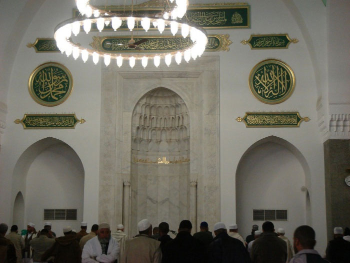 Зал мечети для молитв