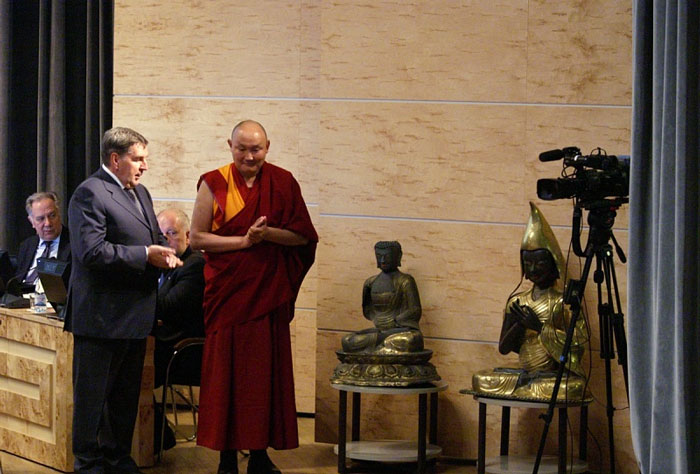 В Минкультуры России состоялась церемония передачи двух буддийских статуй