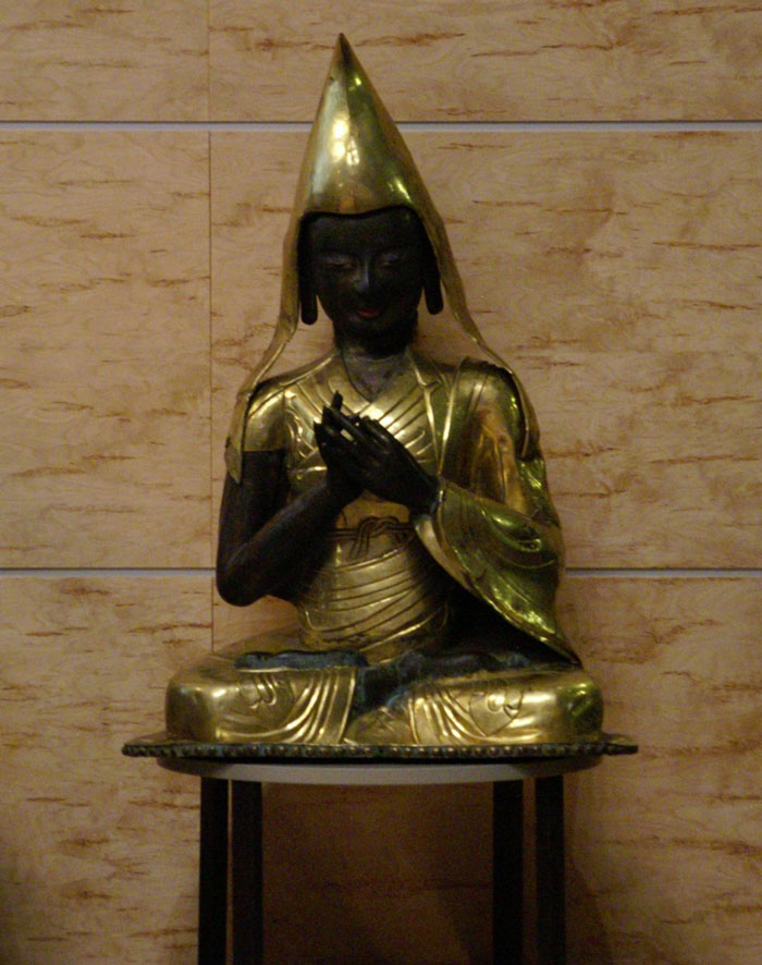 Статуи Будды и Цзонхавы были изготовлены в конце 19 века