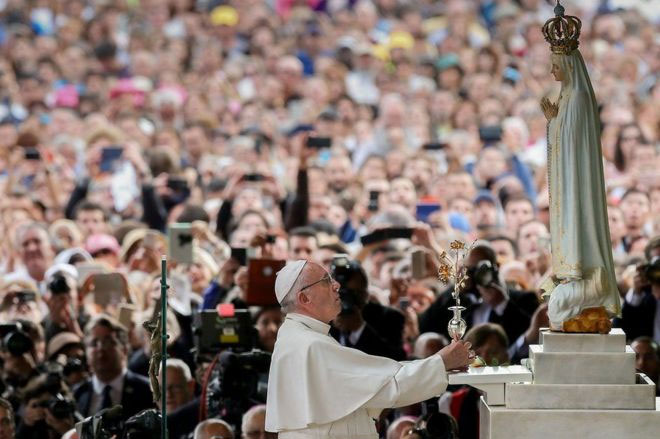 Папа Римский причислит к лику святых свидетелей 'чуда в Фатиме'