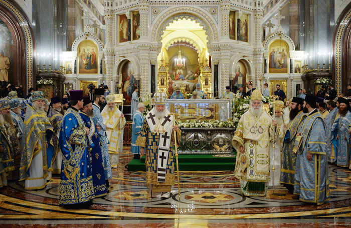 В храме Христа Спасителя прошла литургия в честь 100-летия интронизации патриарха Тихона