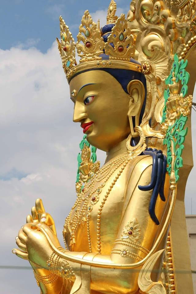 Статуя Будды Майтрейи