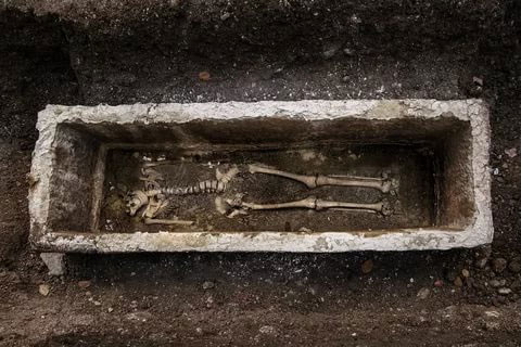Захоронение знатной женщины найдено на античном кладбище в Словении. Источник: фото Arne Hodalic, Katja Bidovec